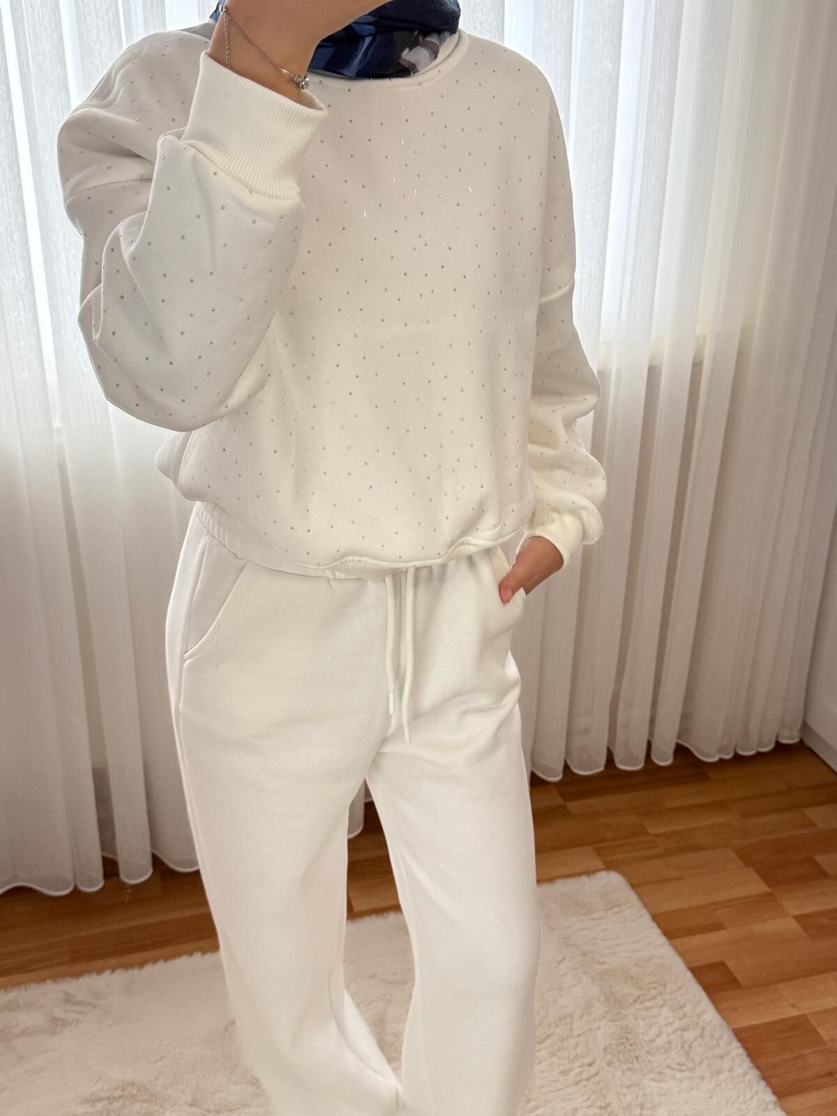 Serpme Taşlı Crop Bis Yaka Sweat