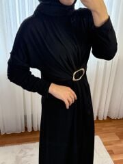 Toka Detaylı Pileli Elbise